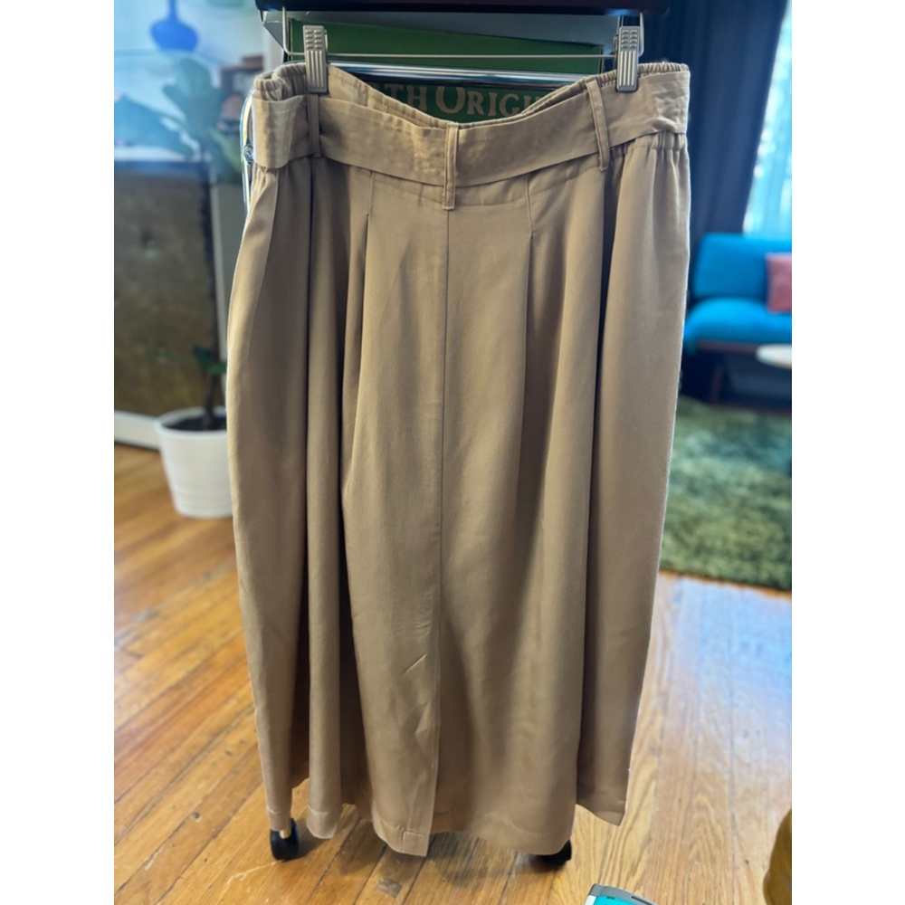 Women's Ann Taylor Skirt, Size 12, Beige - Picture 3 of 4